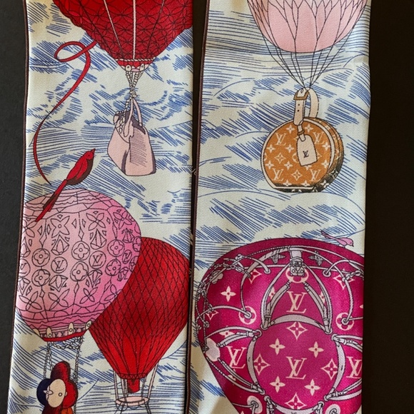 EUC LOUIS VUITTON TWILLY SMALL SCARF - Picture 2 of 10